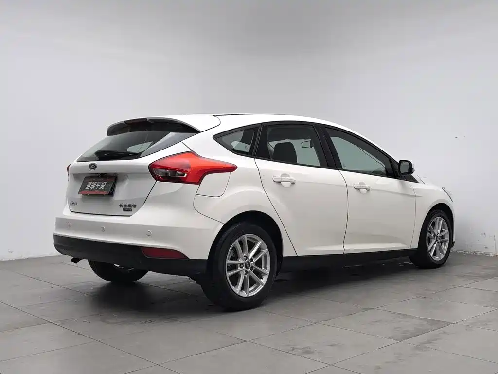 Photo 2 - Ford Focus