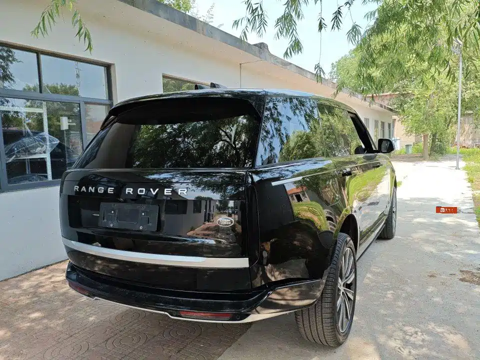 Land Rover Range Rover 2024 3.0 L6 400PS Genesis Extended фото 2