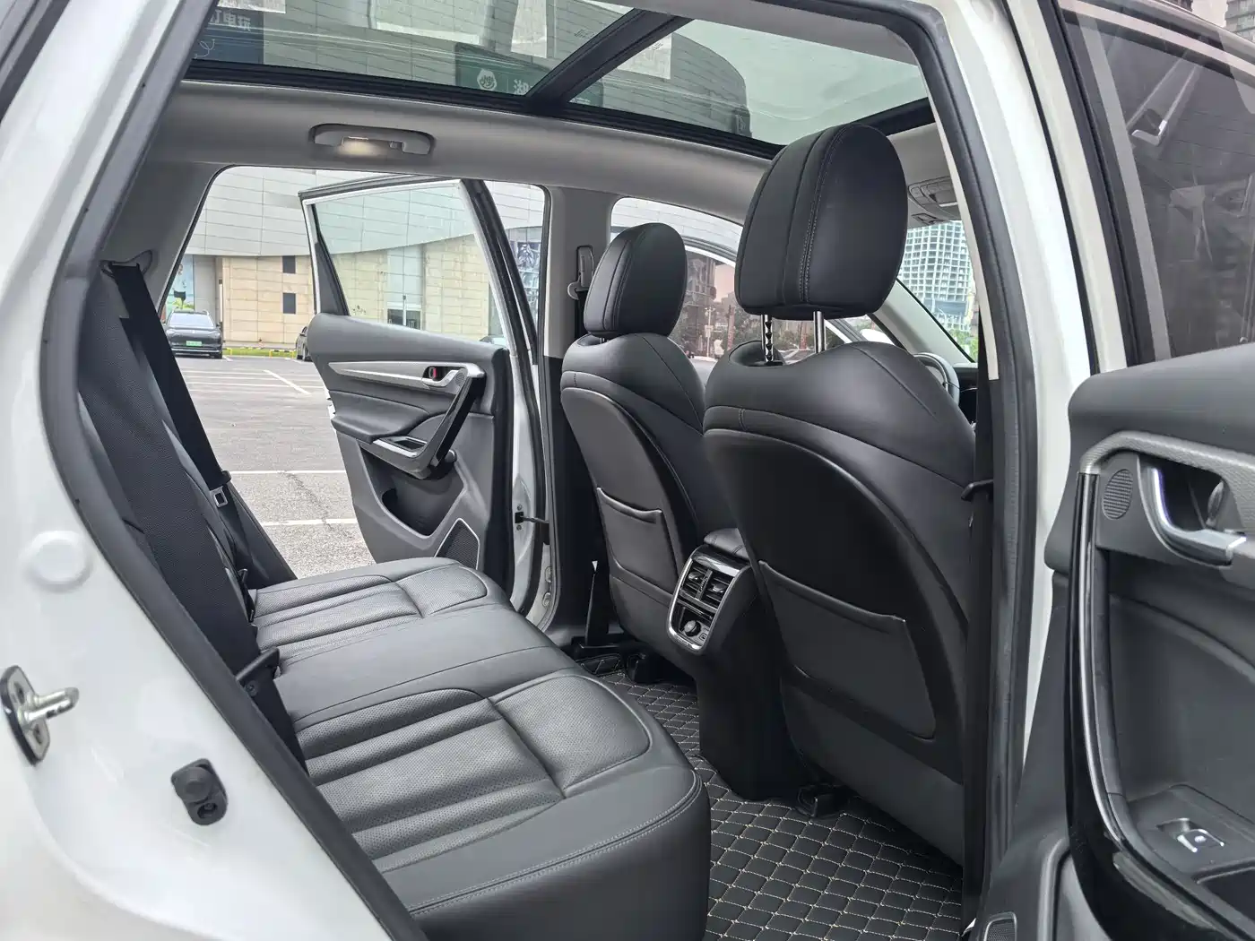 Dongfeng Aeolus Dongfeng Fengshen AX7 2020 2019 1.6T Auto AI Navigation Type China V