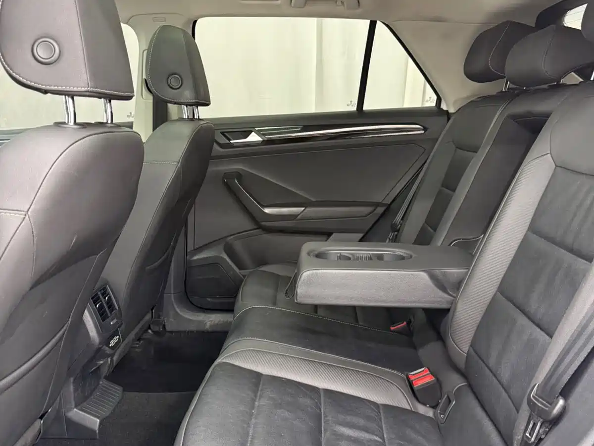 Volkswagen T-ROC 2021 280TSI DSG 2WD Comfort Smart Connect 30th Anniversary Edition фото 12