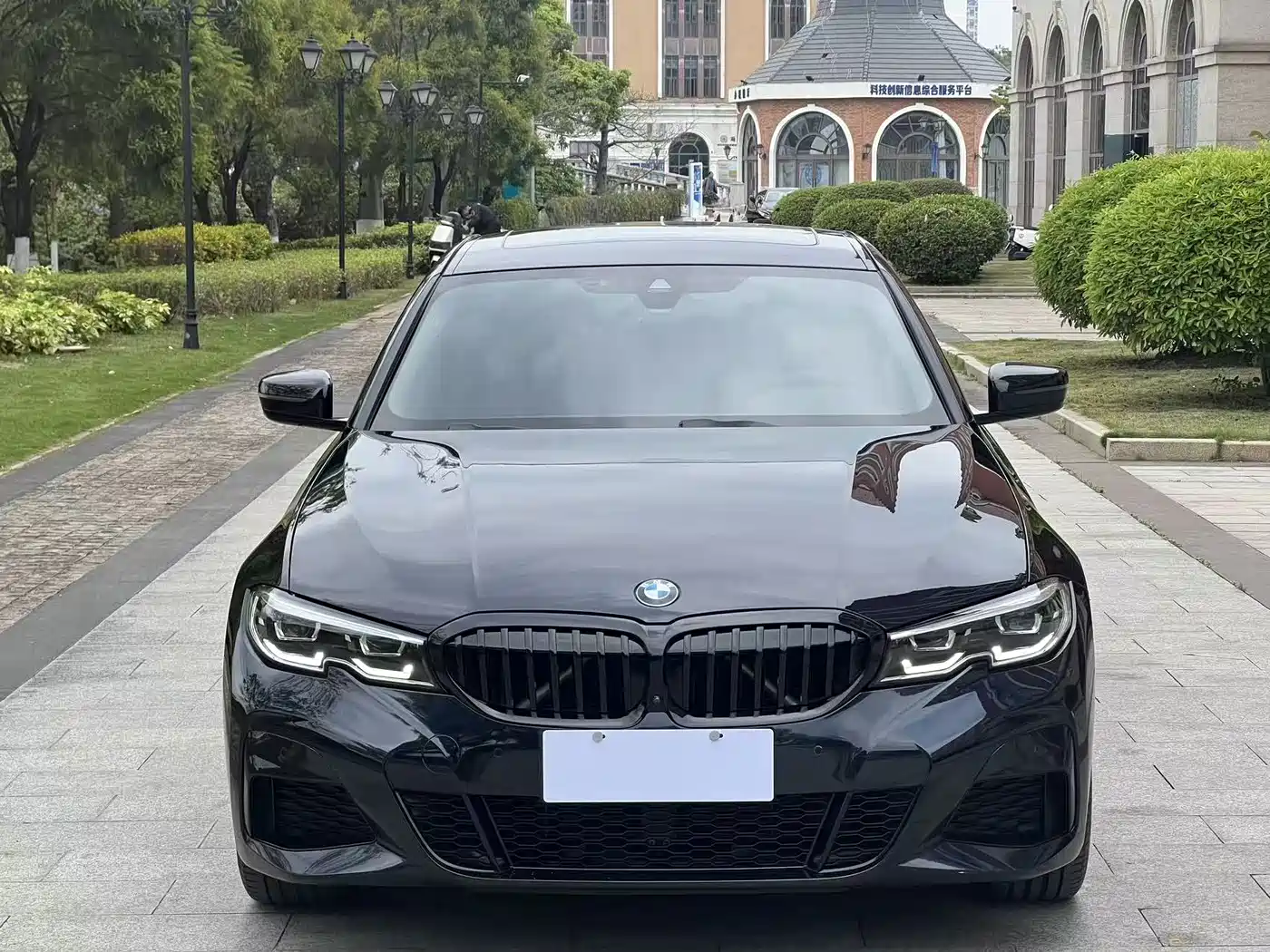 BMW 3 SERIES