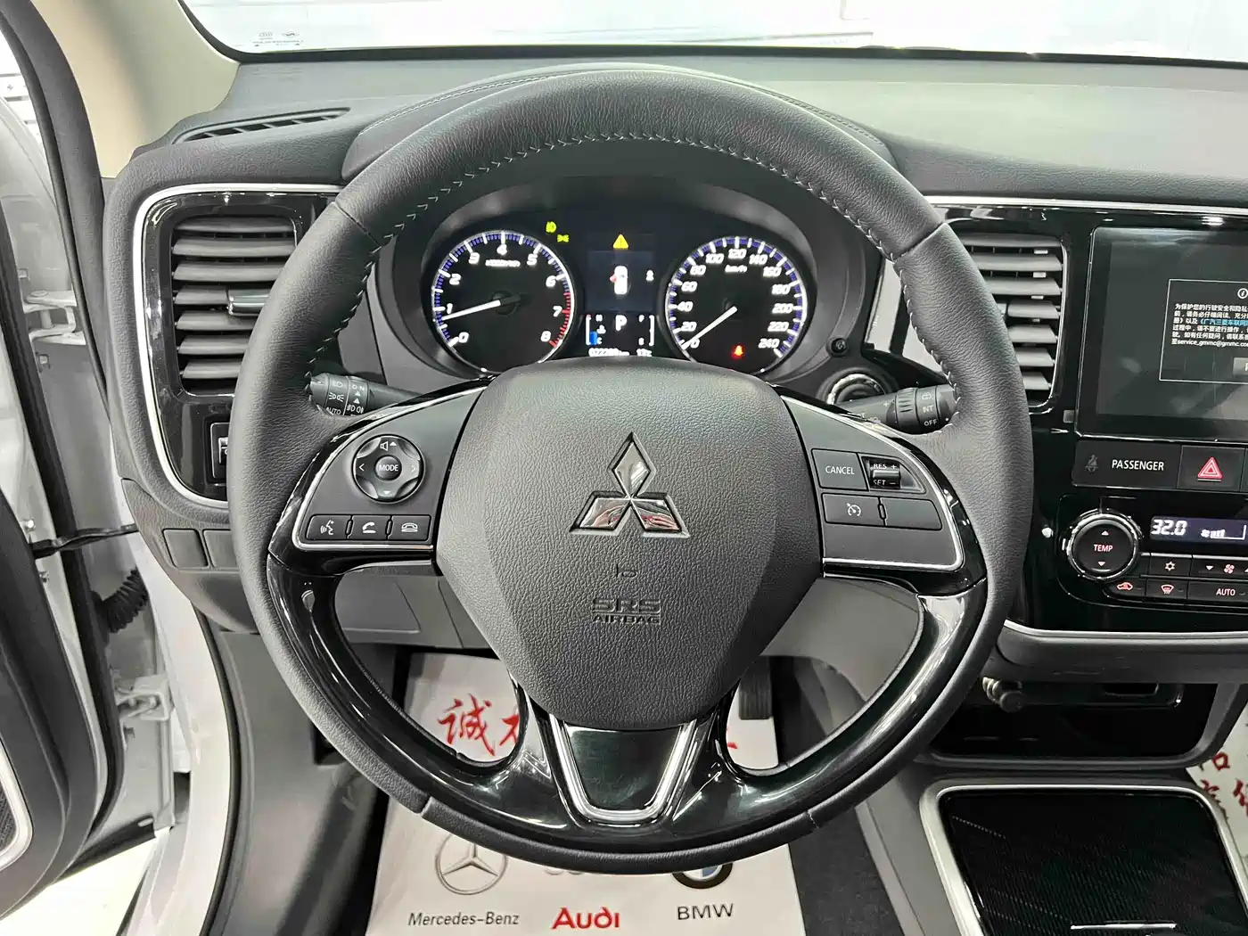 MITSUBISHI OUTLANDER