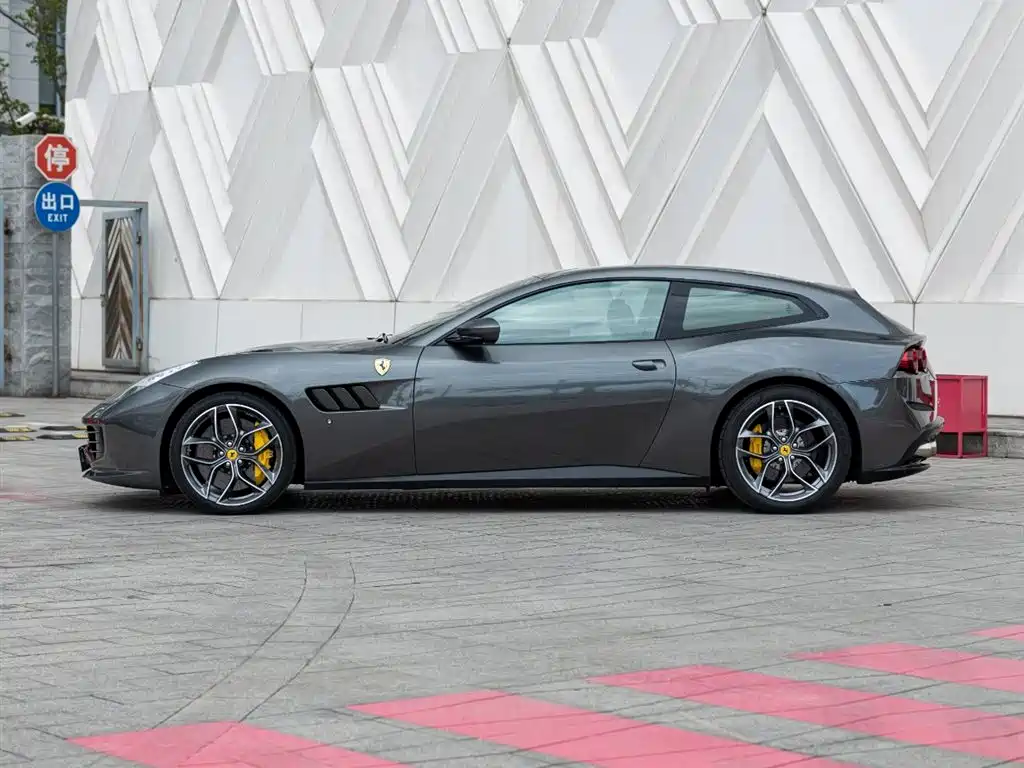 Ferrari GTC4Lusso 2017 3.9T V8 фото 7
