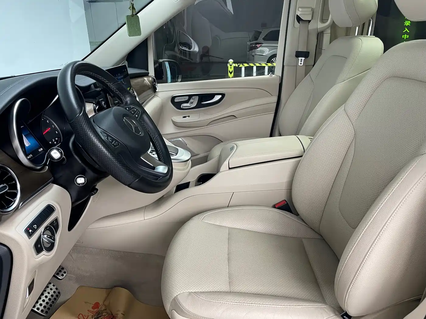 Mercedes-Benz V-Class 2021 V 260 L Long Wheelbase Luxury Edition фото 11