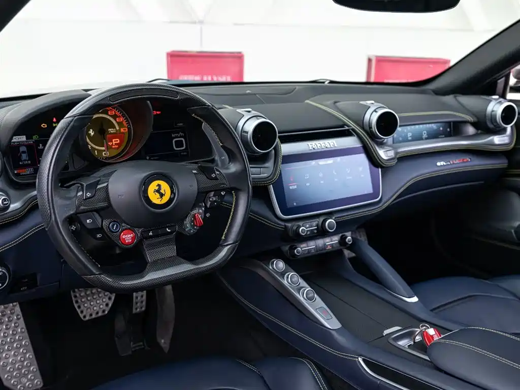 Ferrari GTC4Lusso 2017 3.9T V8 фото 9