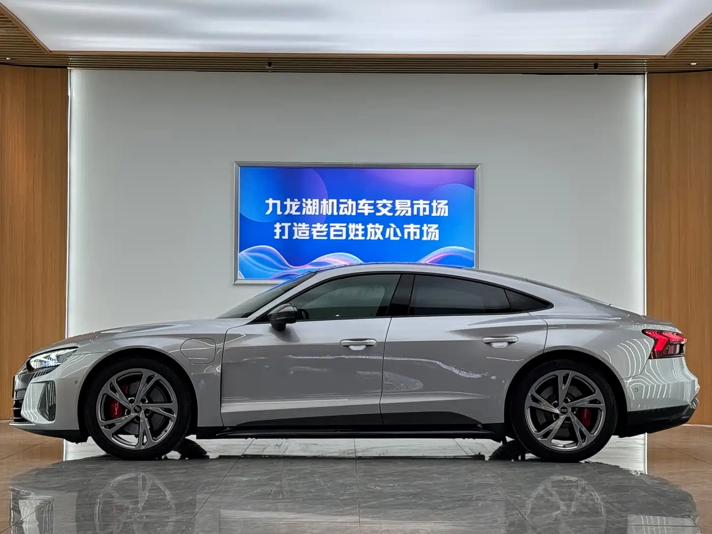 Audi e-tron GT 2023 Base Model фото 3