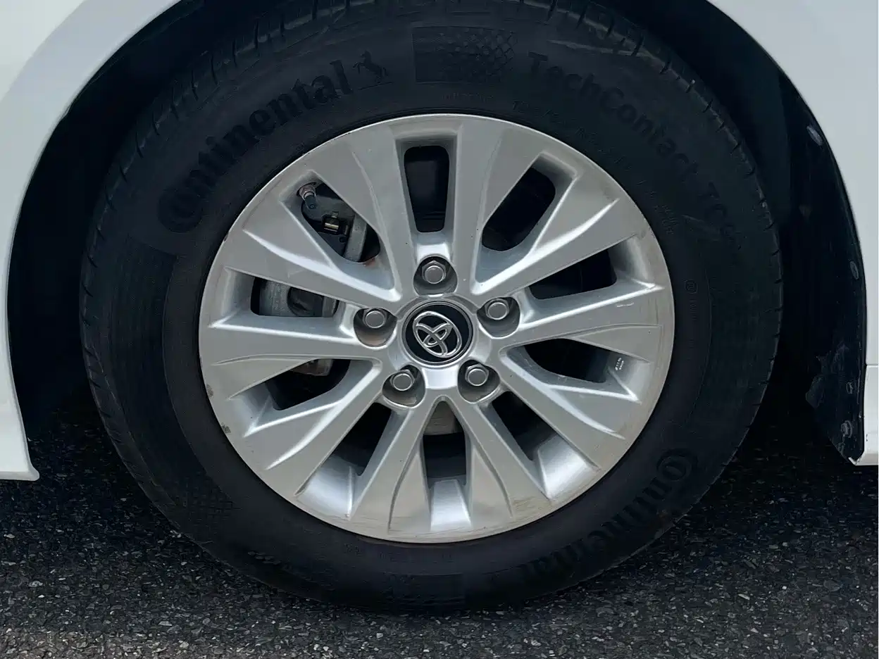 Photo 10 - Toyota Corolla