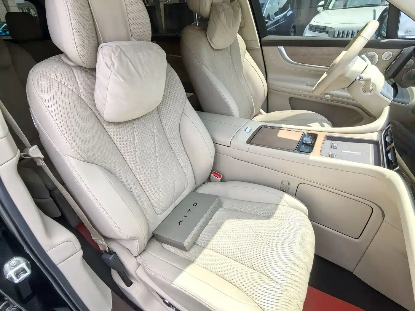 AITO Wenjie AITO M9 2024 Extended Range Ultra 42kWh 6-Seater фото 17