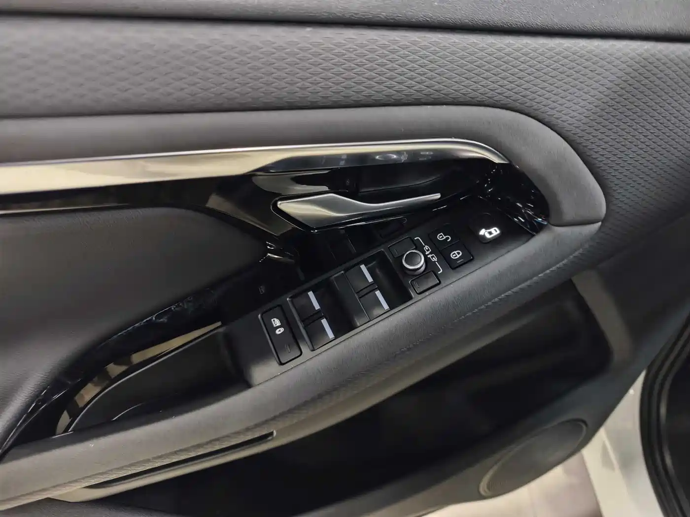 Land Rover Range Rover Evoque 2020 249PS R-DYNAMIC S Sport Edition фото 7