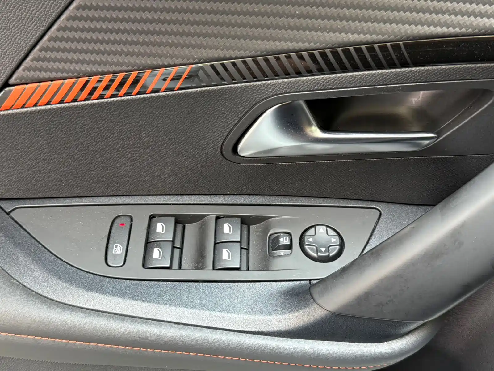 Photo 17 - Peugeot 2008