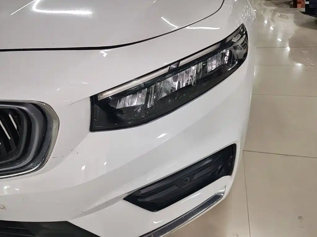 Фото 24 - Geely Preface