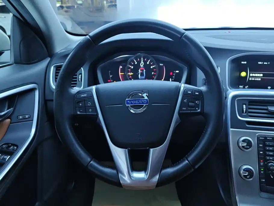 Фото 15 - Volvo S60