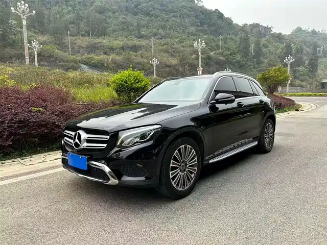 MERCEDES-BENZ GLC