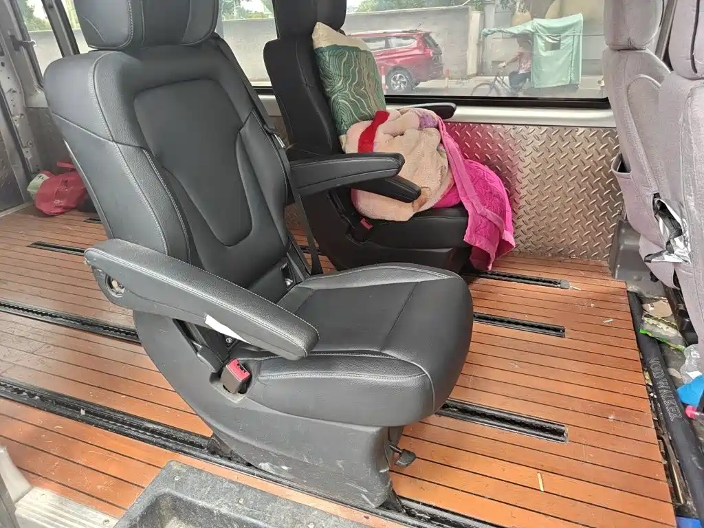 Ford New Generation Transit 2021 2021 Model 2.2T Automatic Logistics Vehicle Pro Long Wheelbase 7-Seat Medium Roof China VI