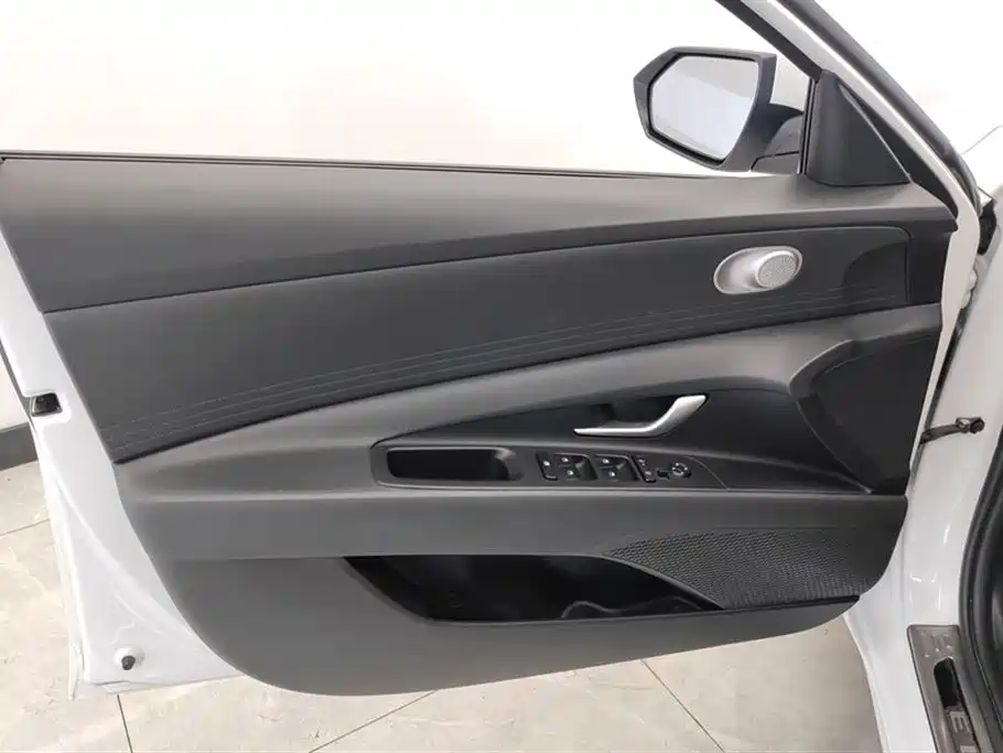 MODERN ELANTRA