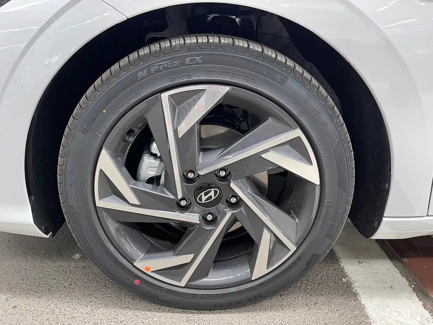 Hyundai Elantra 2023 1.5L CVT GLX Elite Edition фото 4