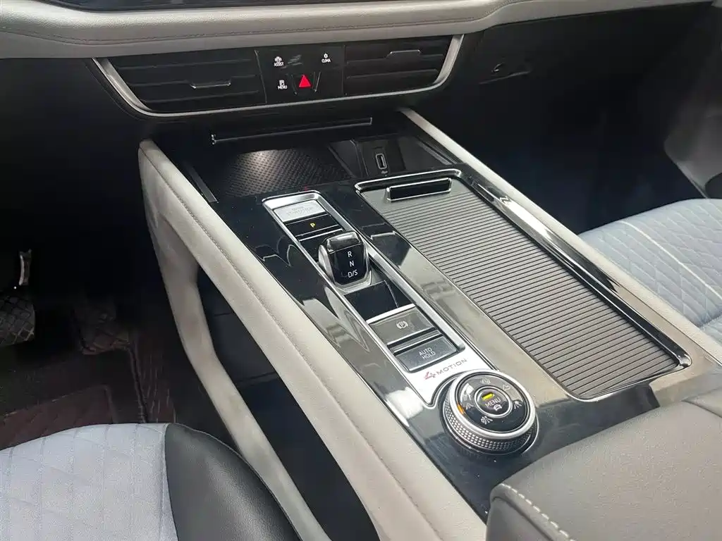 Volkswagen Teramont 2024 380TSI 4WD Dragon Soar Edition фото 9