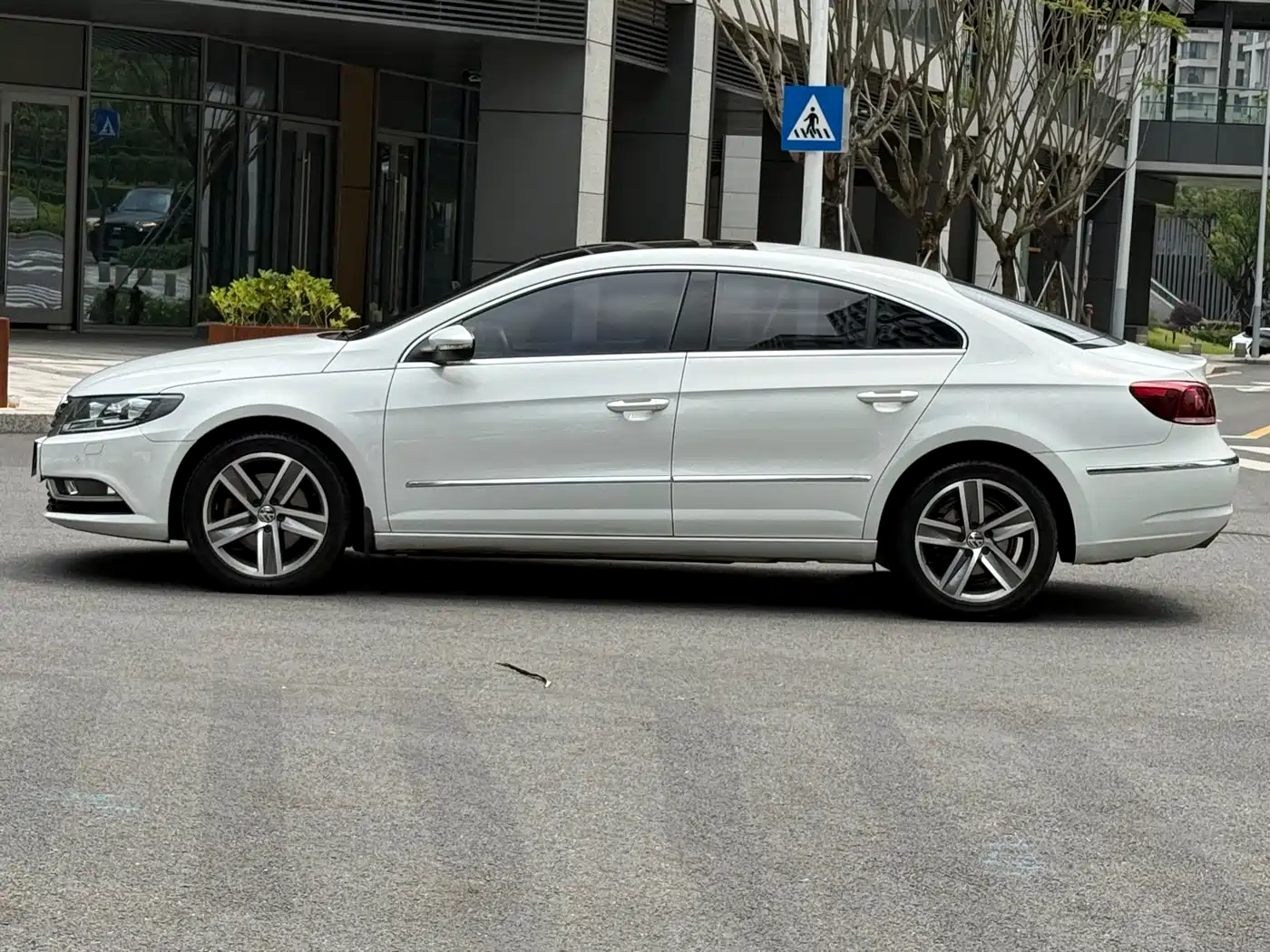 Volkswagen FAW-Volkswagen CC 2016 Model 1.8TSI Premium фото 8