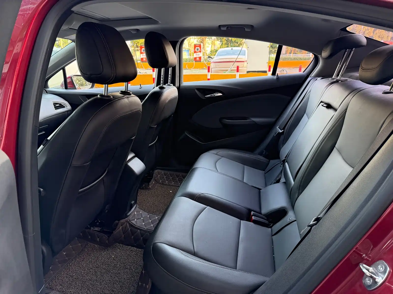 Photo 6 - Chevrolet Cruze