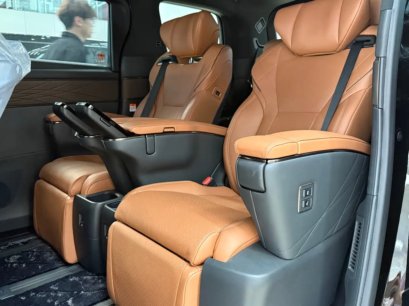 Toyota Alphard 2024 Hybrid 2.5L Ultimate Enjoyment Edition фото 12