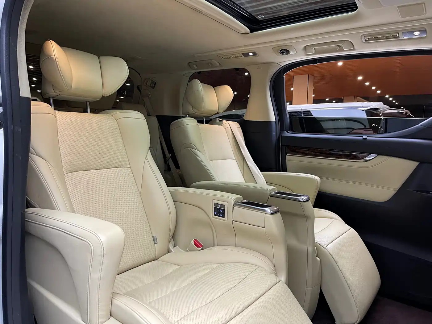 Toyota Alphard 2018 Facelift 3.5L Luxury Edition фото 9