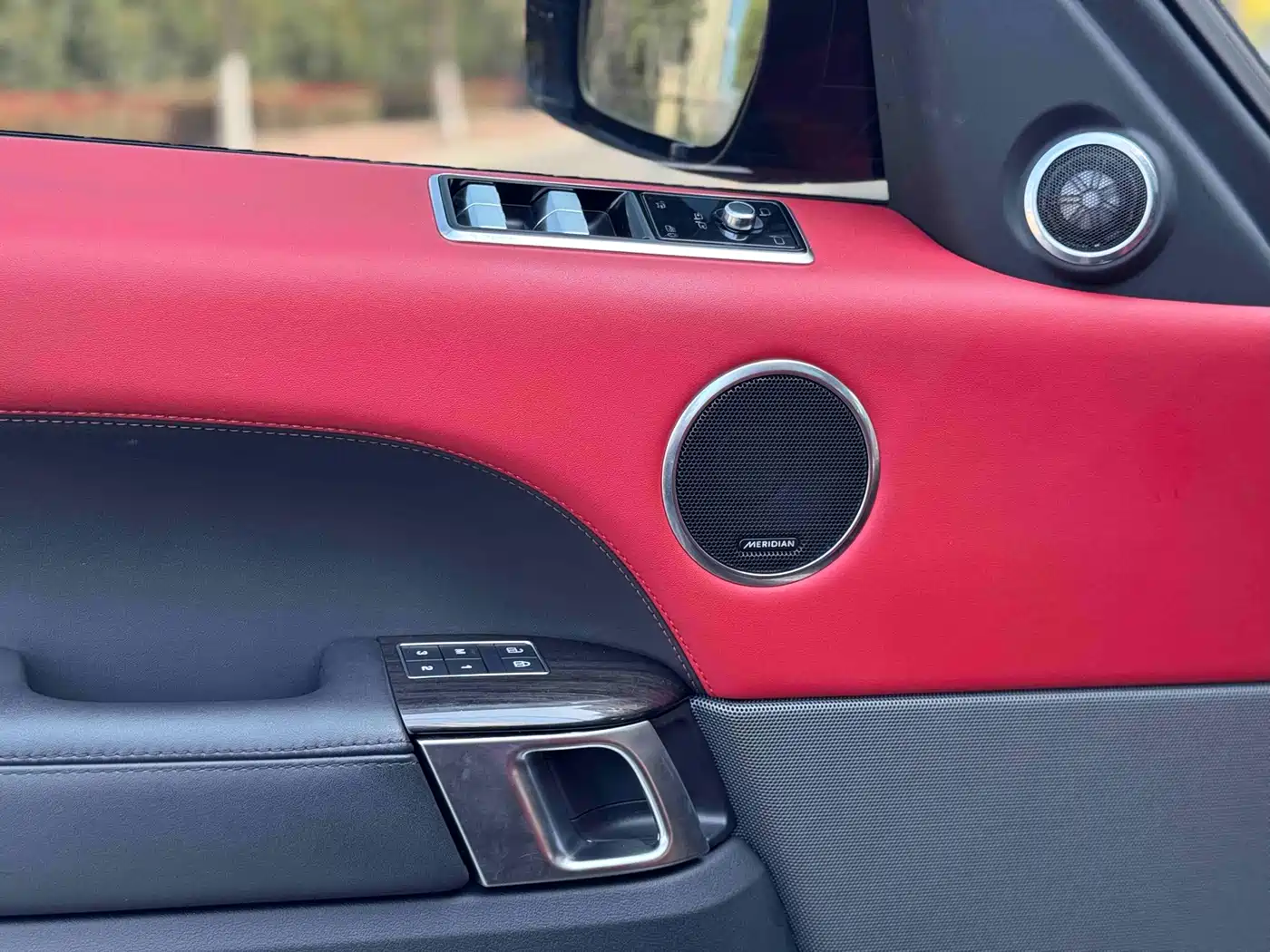 Land Rover Range Rover Sport 2021 3.0 L6 Gloss Black Edition фото 4