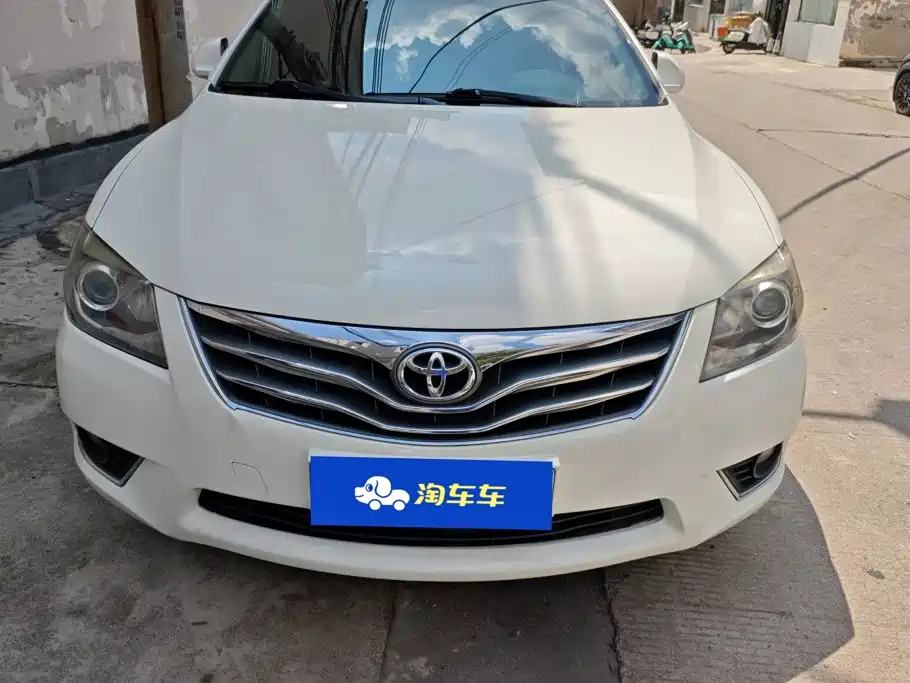 Фото 2 - Toyota Camry
