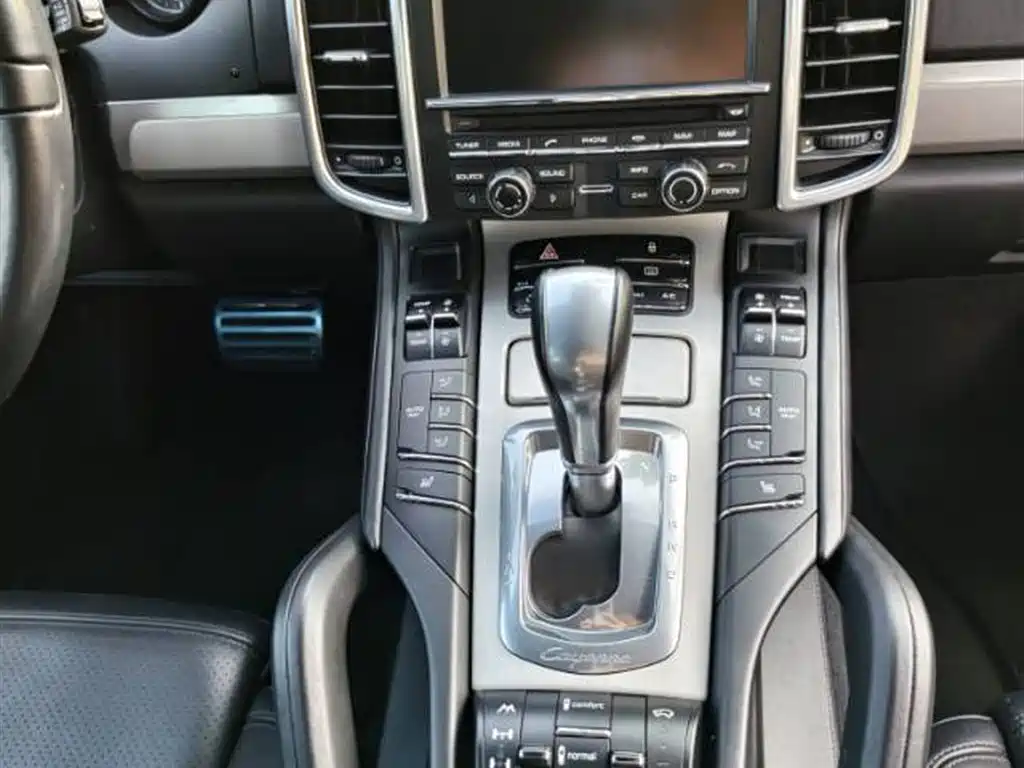 Porsche Cayenne 2011 Cayenne Turbo 4.8T фото 16