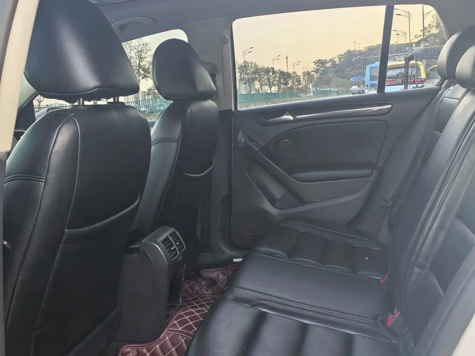 Фото 8 - Volkswagen Golf