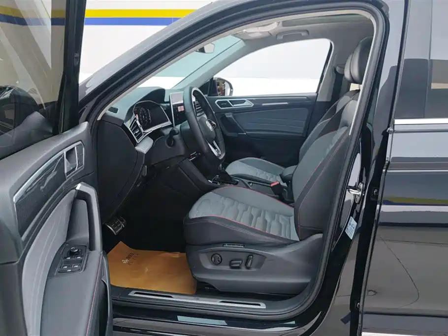 Volkswagen Tiguan L 2023 330TSI Auto 2WD R-Line Flagship Edition фото 9