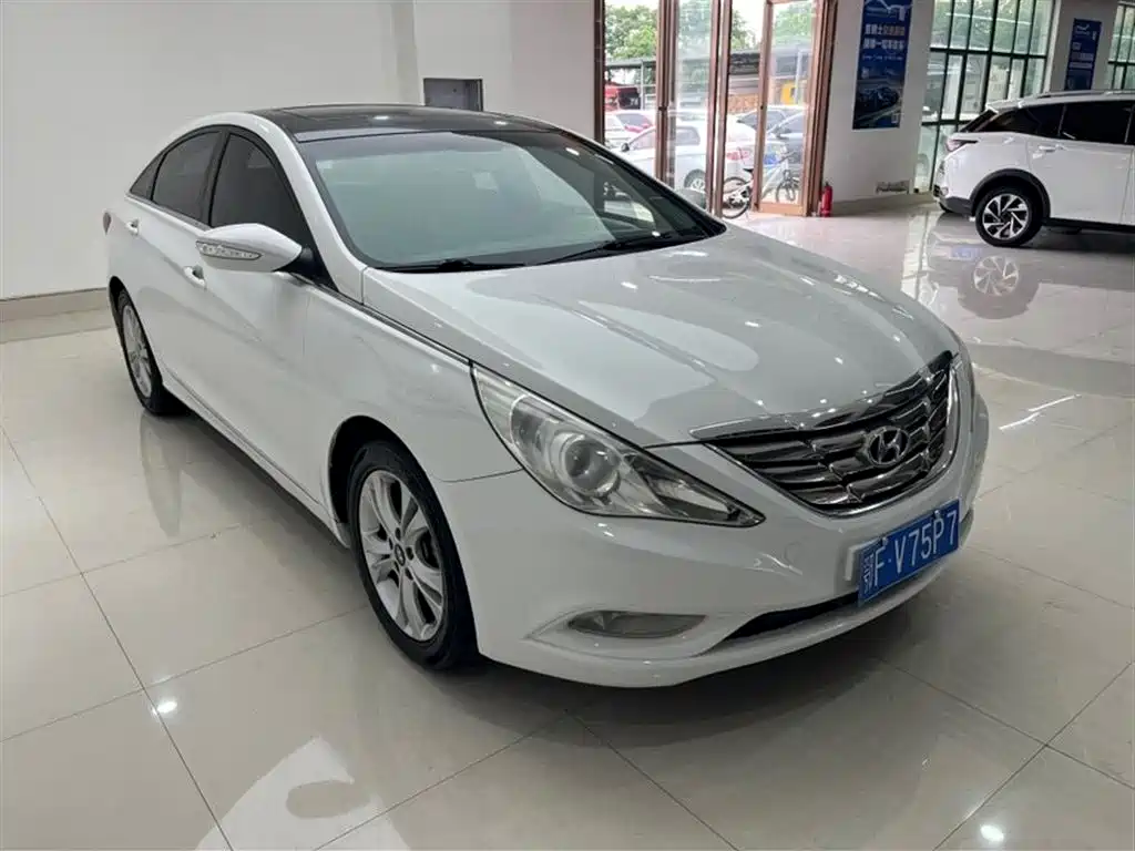 Hyundai Sonata 2011 2.0L Automatic Fashion фото 3