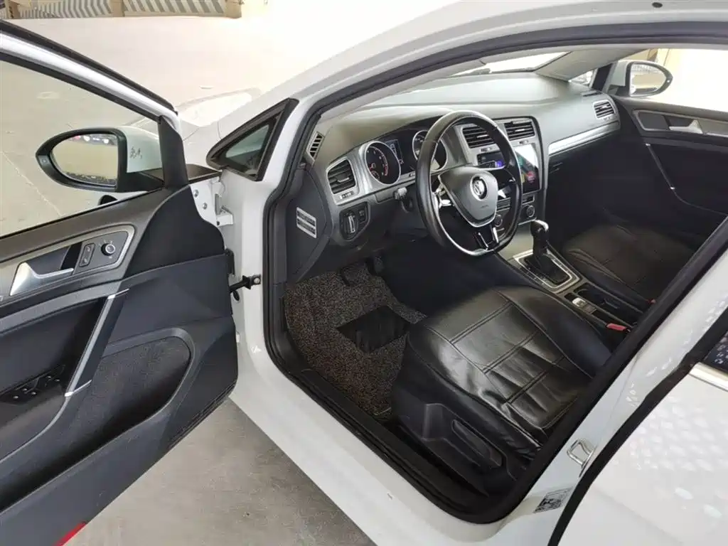 Volkswagen Golf 2016 1.6L Automatic Comfort фото 16
