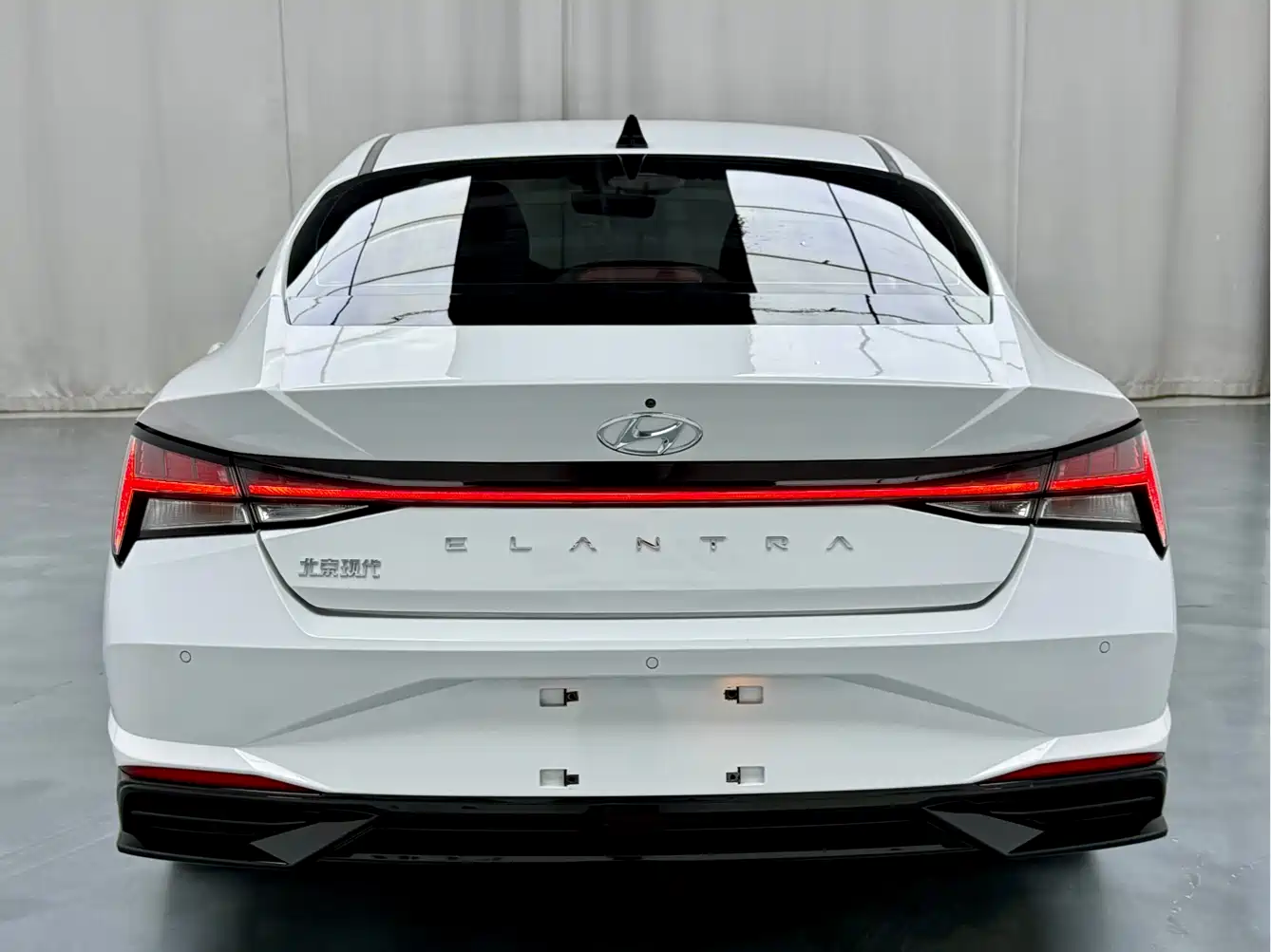 Hyundai Elantra 2022 1.5L CVT LUX Premium Edition фото 14