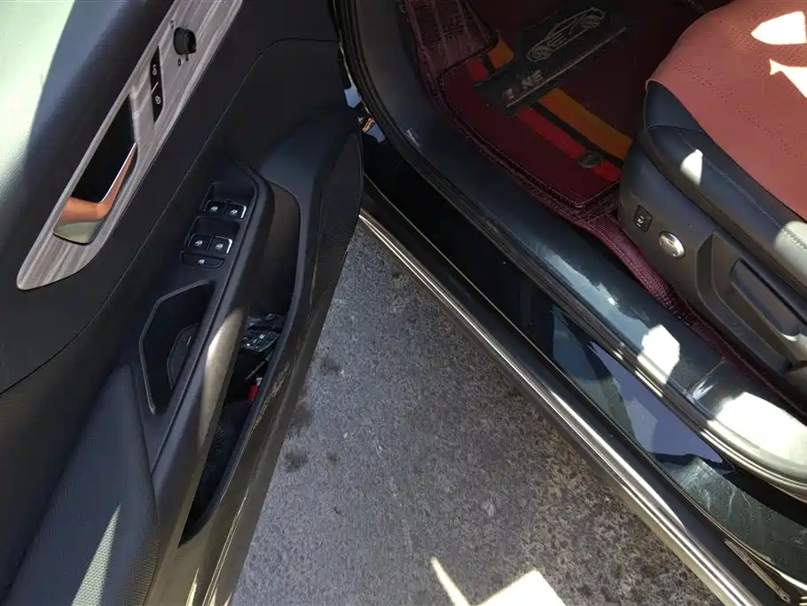 Hongqi E-QM5 2023 560km PLUS фото 7