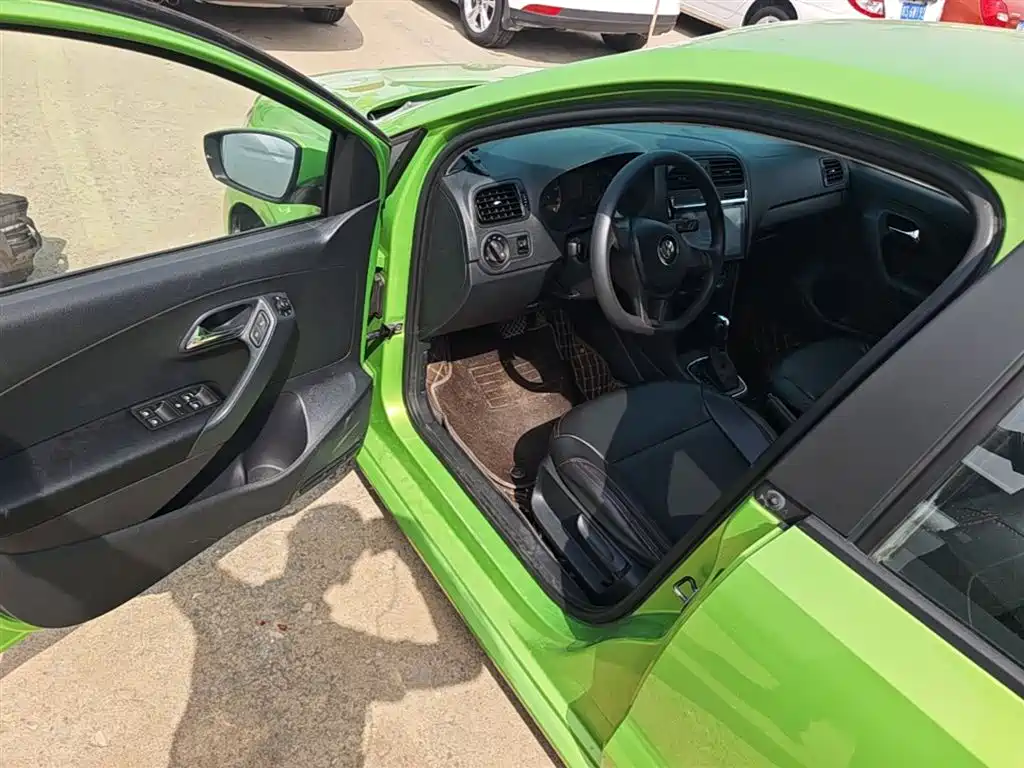 Volkswagen Polo 2016 1.4L Automatic Trend фото 16