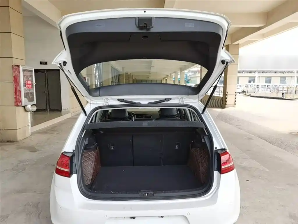 Volkswagen Golf 2016 1.6L Automatic Comfort фото 19