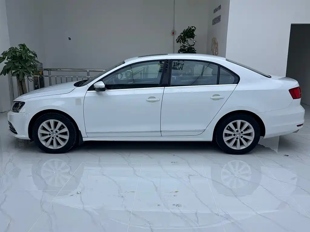Volkswagen Sagitar 2015 230TSI Automatic Comfort фото 8
