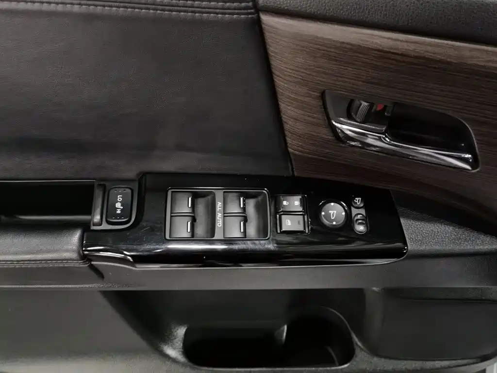 Фото 9 - Honda Odyssey