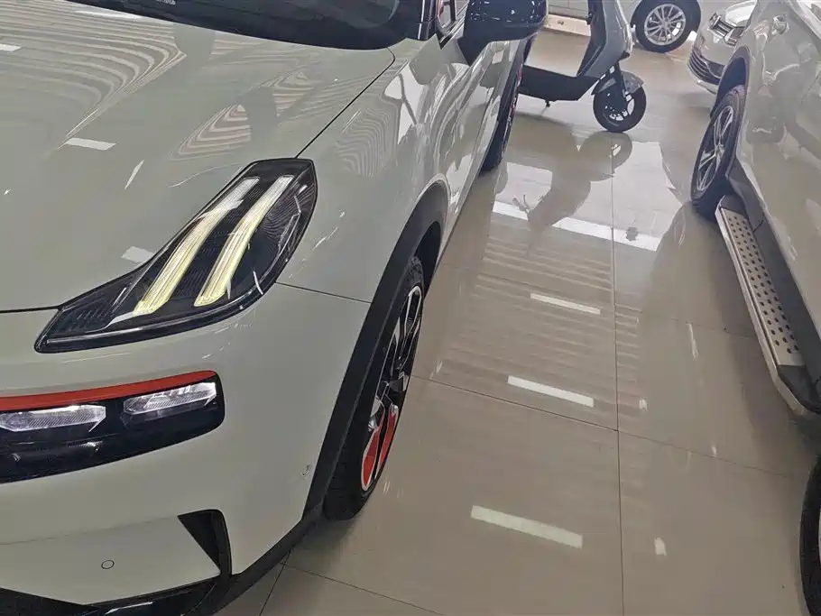 Lynk & Co 06 2020 1.5T Halo фото 5