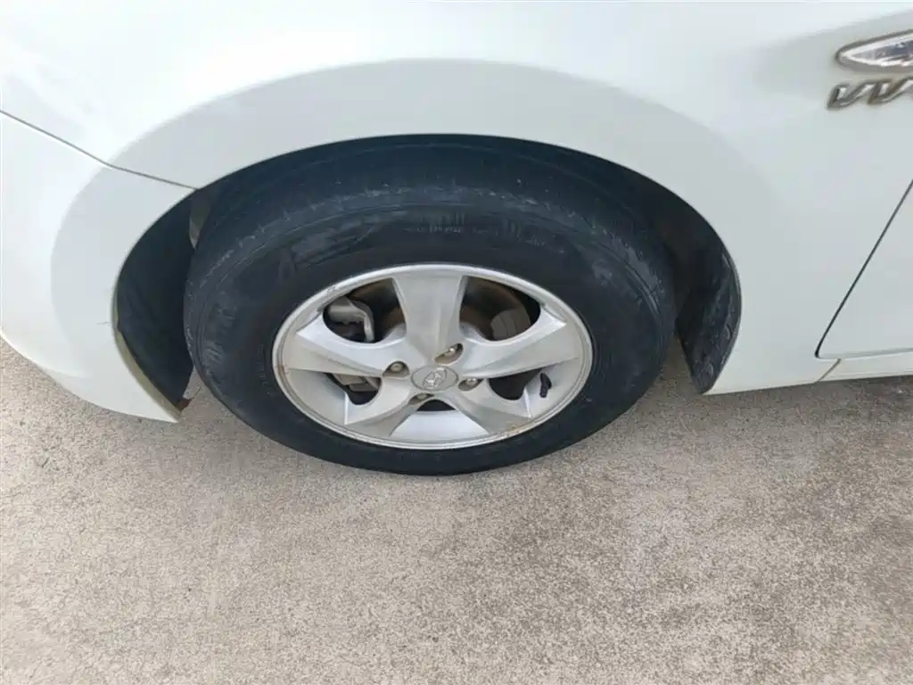 Hyundai Reina 2014 Model 1.4L Automatic GLX фото 23