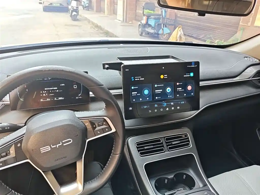BYD Destroyer 05 2024 Glory Edition DM-i 55KM Luxury фото 10