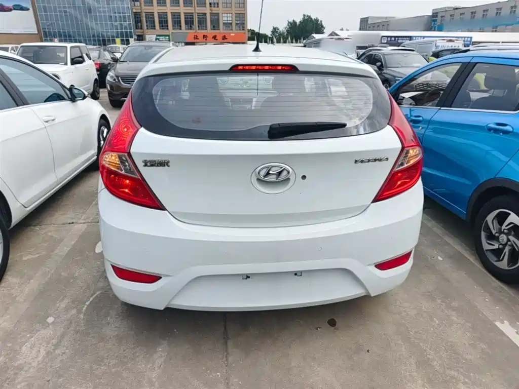 Hyundai Reina 2014 Model 1.4L Automatic GLX фото 6