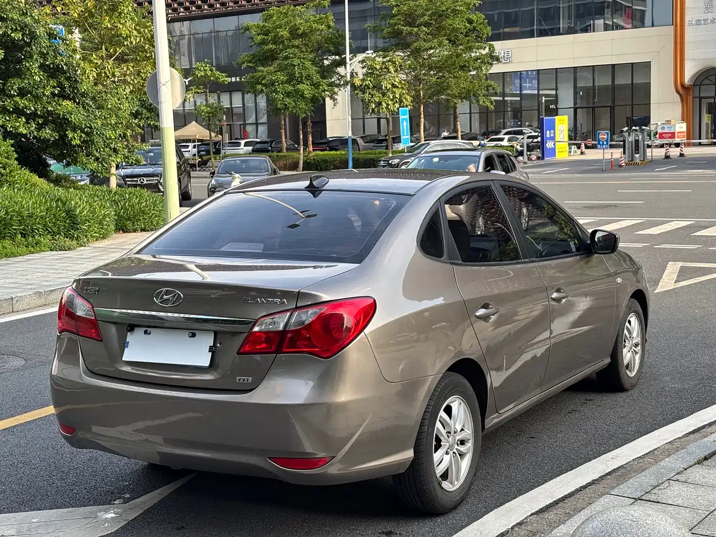 Hyundai Elantra 2011 1.6L Automatic Comfort фото 17