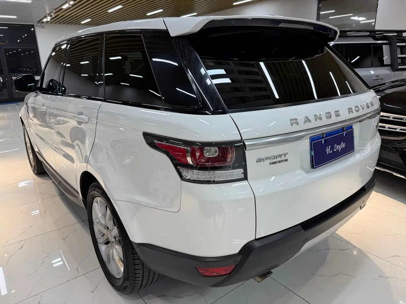 Land Rover Range Rover Sport 2015 3.0 SC V6 HSE фото 3