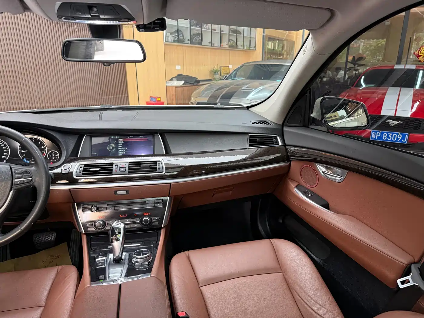 BMW 5 Series GT 2013 535i Elegance фото 21