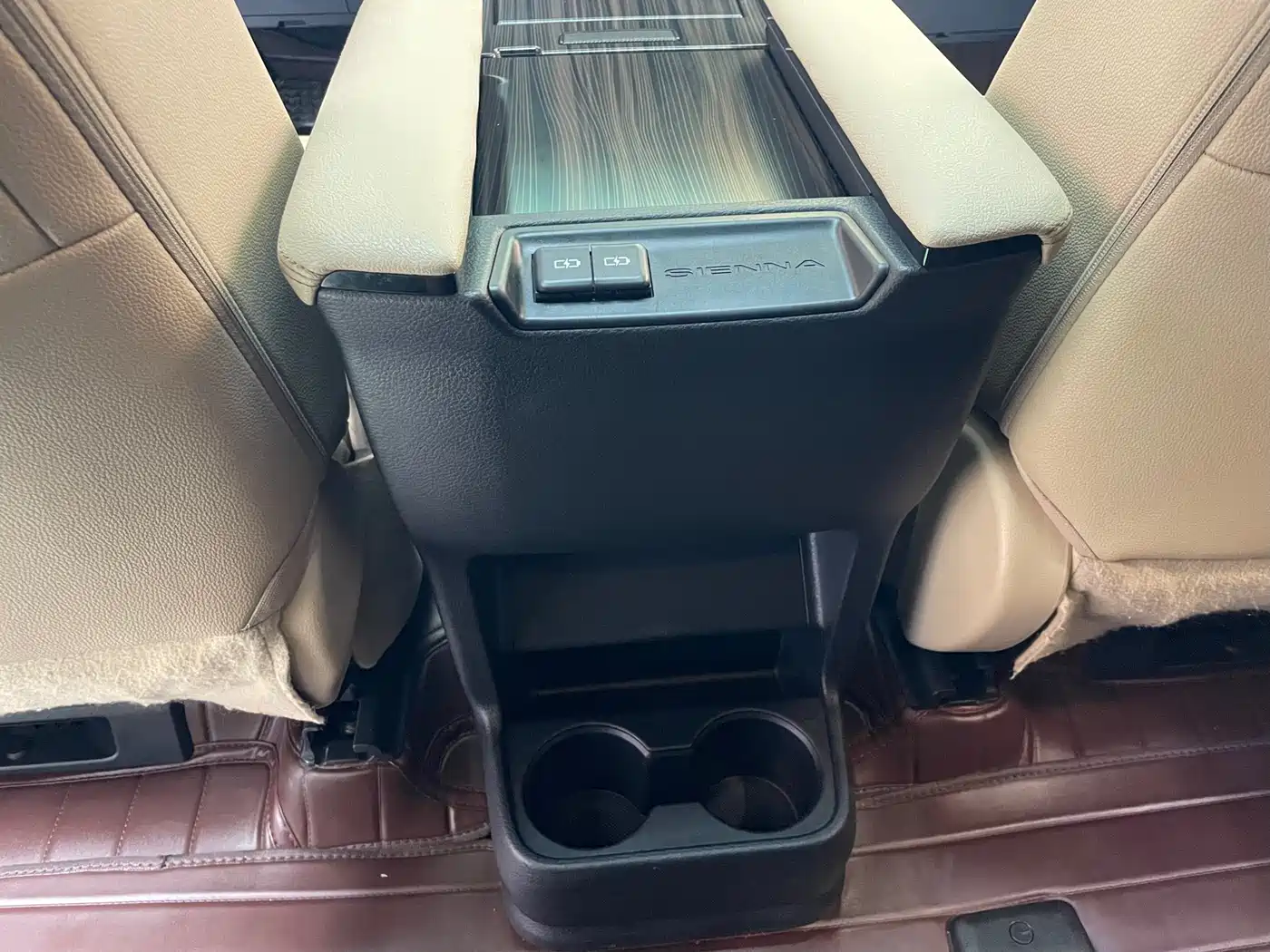 Toyota Sienna 2021 2.5L Hybrid Premium Edition фото 13
