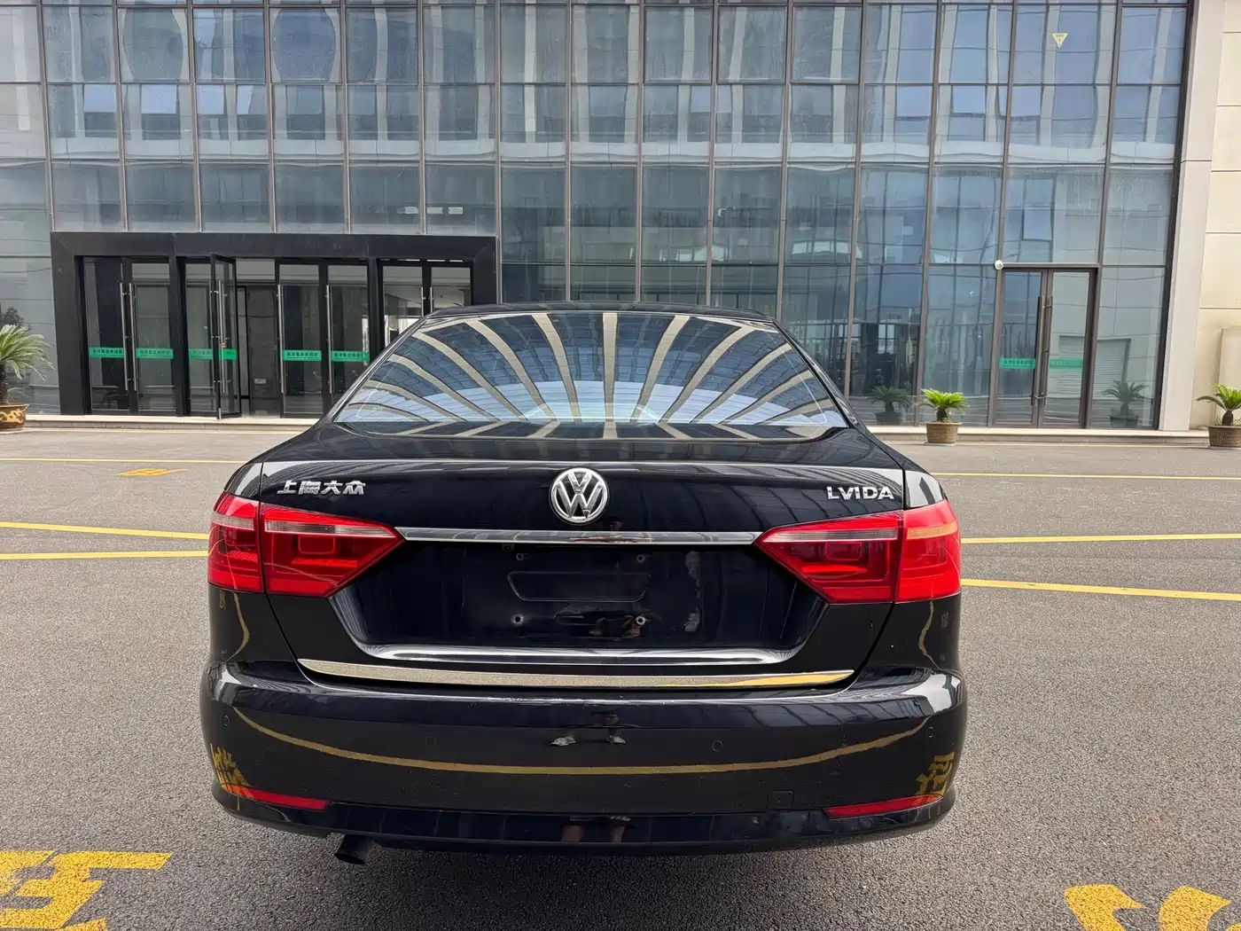 Volkswagen Lavida 2013 1.6L Automatic Comfort Edition фото 5