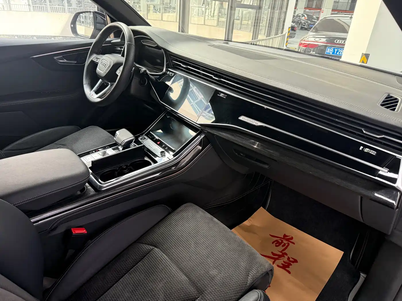 Фото 5 - Audi Q8