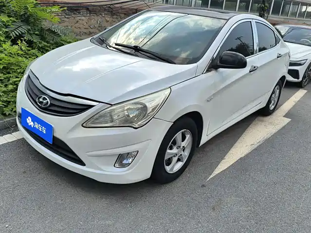  Hyundai Verna 2010 Sedan 1.4L Automatic Comfort GS