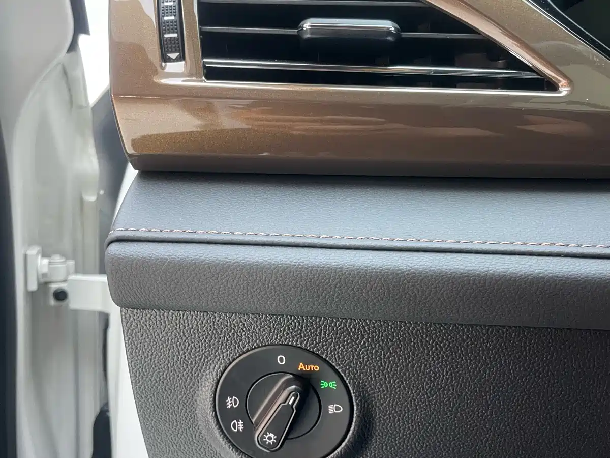 Volkswagen Tharu 2022 280TSI FWD Luxury Edition фото 15
